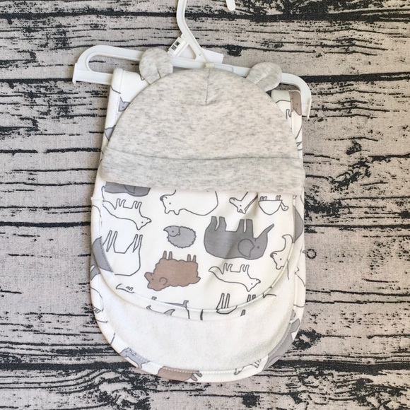 Carter’s 2 piece set includes burp cloth and cap - Picture 2 of 4